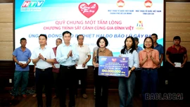 Đài Phát thanh và Truyền hình Thành phố Hồ Chí Minh trao hỗ trợ người dân bị thiệt hại do thiên tai tại xã Văn Bàn