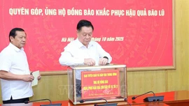 Ban Tuyên giáo và Dân vận Trung ương ủng hộ đồng bào khắc phục hậu quả bão lũ