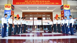 Trưng bày ảnh 'Tự hào người chiến sĩ Hải quân'