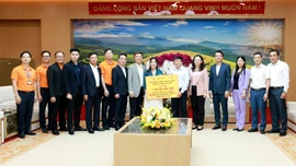 Tỉnh Lào Cai tiếp nhận 1,2 tỷ đồng hỗ trợ xây dựng 15 căn nhà cho người dân vùng lũ xã Hạnh Phúc