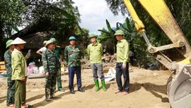 Các đồng chí lãnh đạo tỉnh chỉ đạo công tác khắc phục hậu quả bão số 10 tại cơ sở