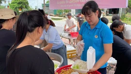Công đoàn phường Nghĩa Lộ triển khai chương trình “Bếp cơm không đồng” 