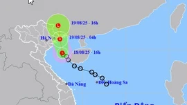 Áp thấp nhiệt đới sẽ vào đất liền Quảng Ninh trong sáng 19/8