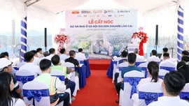 Cất nóc 2 tòa nhà thuộc dự án NOXH Golden Square Lào Cai
