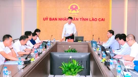 Tổ công tác số 2 duyệt văn kiện Đại hội Đảng bộ xã Cốc San và Hợp Thành