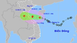 Áp thấp nhiệt đới bắt đầu gây mưa cho miền Trung