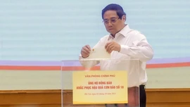 Thủ tướng và lãnh đạo Chính phủ quyên góp ủng hộ đồng bào bị thiệt hại do bão lũ