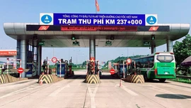 Đề nghị miễn phí đường bộ cho các phương tiện vận chuyển hàng cứu trợ