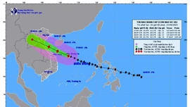Cường độ bão số 10 mạnh cấp 12, giật cấp 15, chỉ còn cách Đà Nẵng 460km