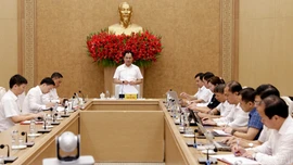 Nắm bắt, phát hiện cán bộ, nhất là cán bộ đủ đức, đủ tài, đủ tầm để đào tạo, bồi dưỡng