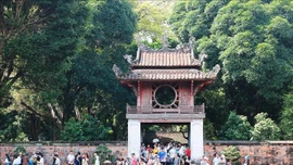 Khai mạc trưng bày tranh 'Dân Tộc Tự Hào' tại Di tích quốc gia đặc biệt Văn Miếu - Quốc Tử Giám