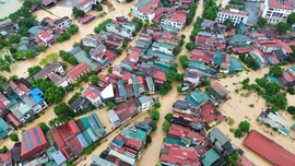 Bão số 10 và mưa lũ khiến 122 người thương vong, 137.140 nhà bị ngập, hư hỏng