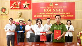 Công an xã Văn Bàn và Ủy ban MTTQ xã ký kết chương trình phối hợp