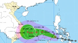 Bão số 15 sẽ liên tục tăng cấp khi vào Biển Đông