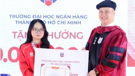 Nữ sinh lập kỳ tích môn Liên Quân Mobile được thưởng nóng 132 triệu đồng