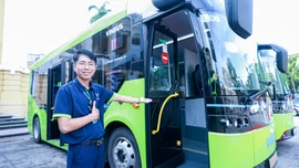 Vận hành tuyến buýt E11 phục vụ người dân tham quan Lăng Bác, Hồ Gươm