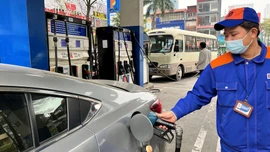 Năm mặt hàng xăng, dầu tăng giá bán lẻ từ chiều nay