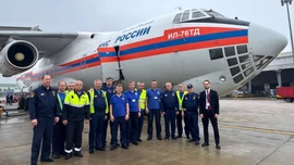 Máy bay Nga chở 30 tấn hàng viện trợ khẩn cấp cho người dân Việt Nam ở vùng lũ