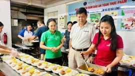 Những "bông hồng" có tấm lòng nhân ái