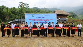 Báo Dân trí bàn giao công trình an sinh xã hội và hỗ trợ xây dựng nhà nhân ái tại Lào Cai