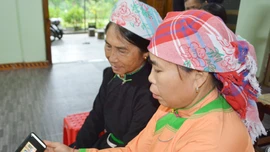 Cán bộ, đảng viên vùng cao, biên giới theo dõi Đại hội đại biểu Đảng bộ tỉnh lần thứ I qua sóng trực tiếp