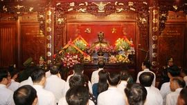 Đoàn đại biểu tỉnh Lào Cai dâng hương Chủ tịch Hồ Chí Minh và các Anh hùng liệt sĩ nhân dịp Đại hội đại biểu Đảng bộ tỉnh lần thứ I, nhiệm kỳ 2025 - 2030