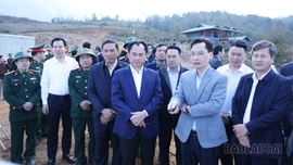 Thường trực Tỉnh ủy thăm, kiểm tra việc thực hiện nhiệm vụ đầu xuân mới tại xã biên giới Y Tý