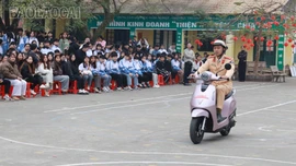 Hơn 1.000 học sinh được hướng dẫn kỹ năng lái xe an toàn
