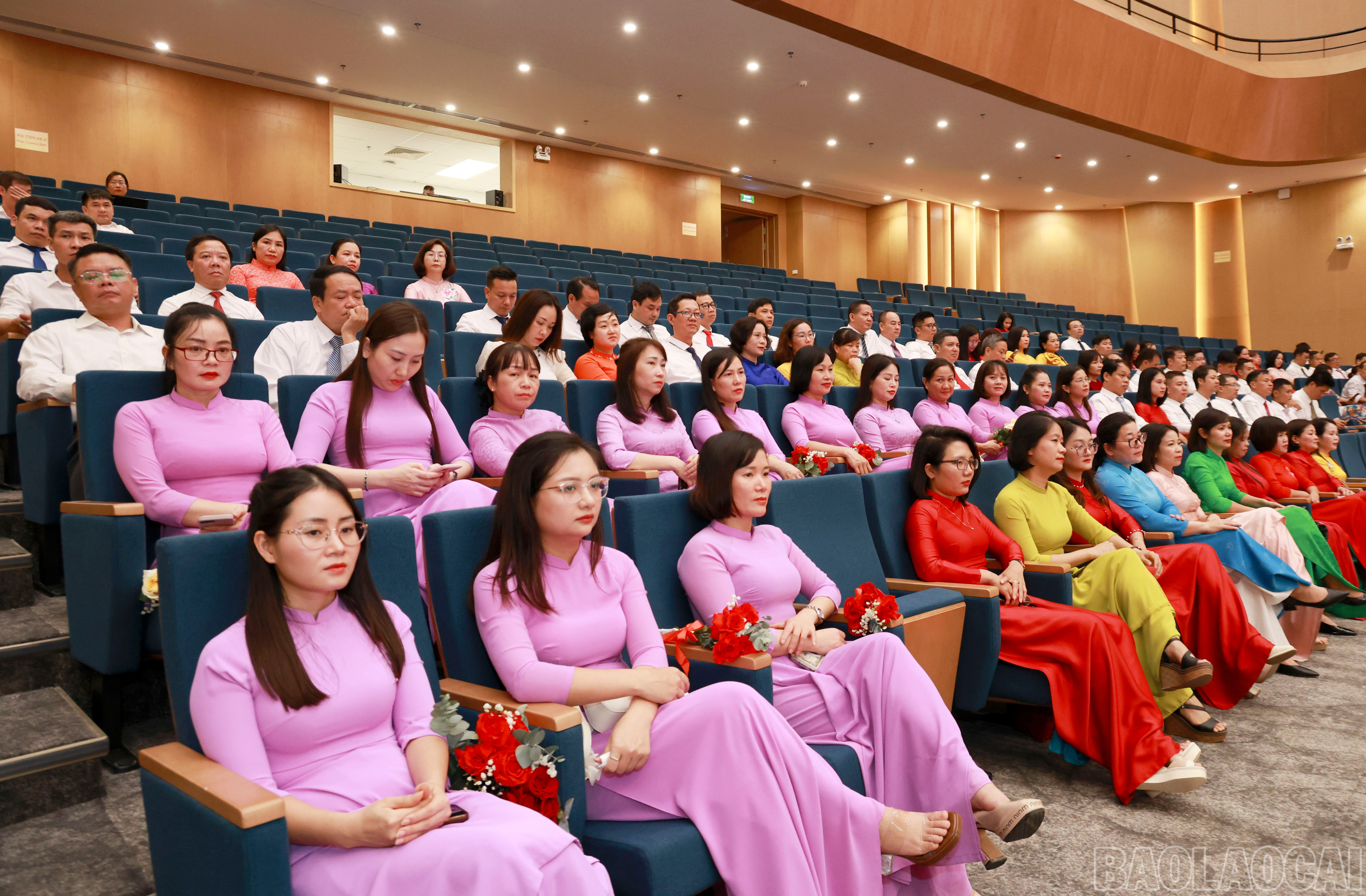 Các đại biểu tại buổi gặp mặt. baolaocai-br_060a9044.jpg