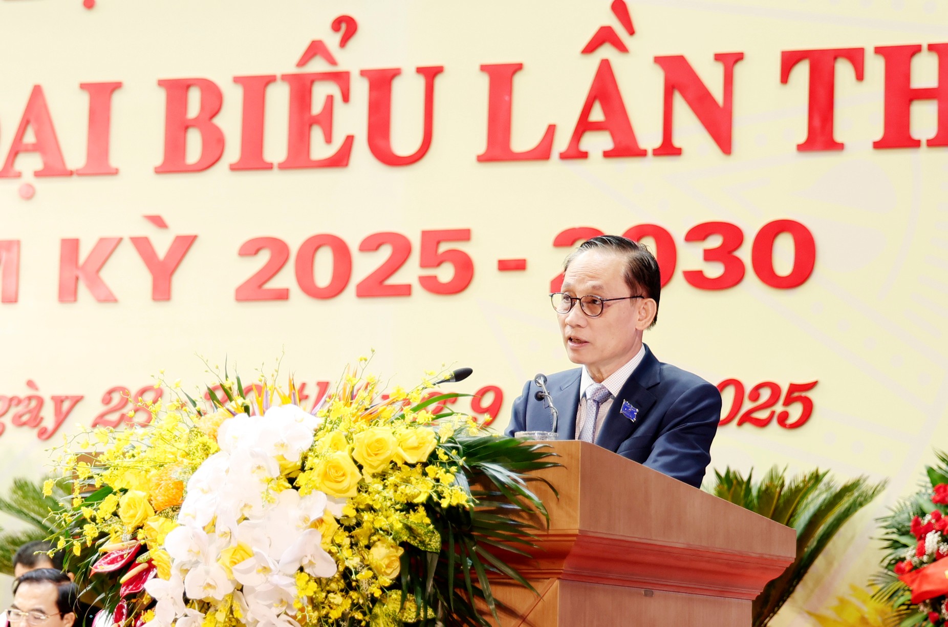 Đồng chí Lê Hoài Trung, Bí thư Trung ương Đảng, quyền Bộ trưởng Bộ Ngoại giao thay mặt Bộ Chính trị, Ban Bí thư phát biểu chỉ đạo Đại hội. img-2876.jpg