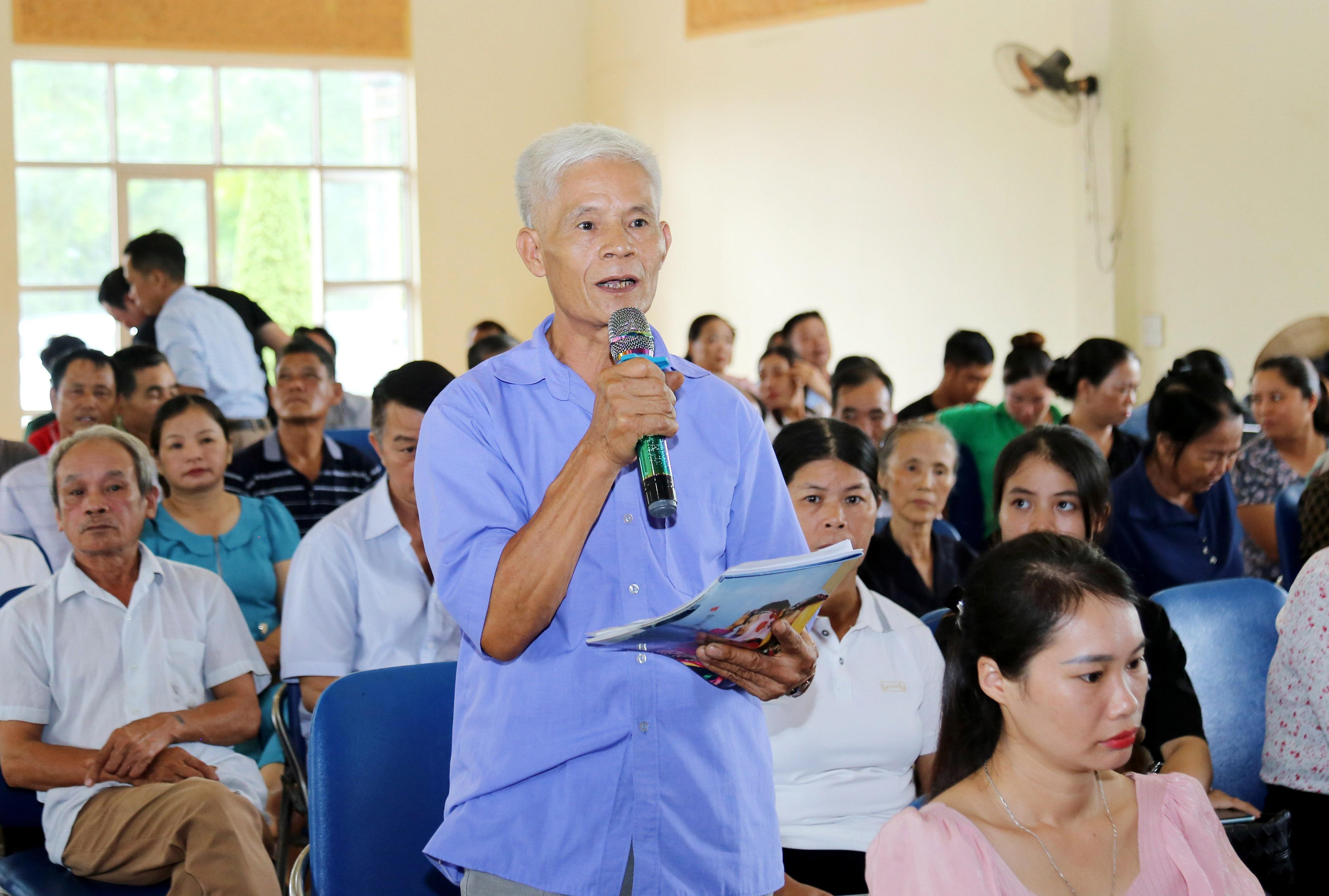 Người dân xã Xuân Giao nêu kiến nghị về phát triển sản xuất, đời sống. IMG_1902.JPG