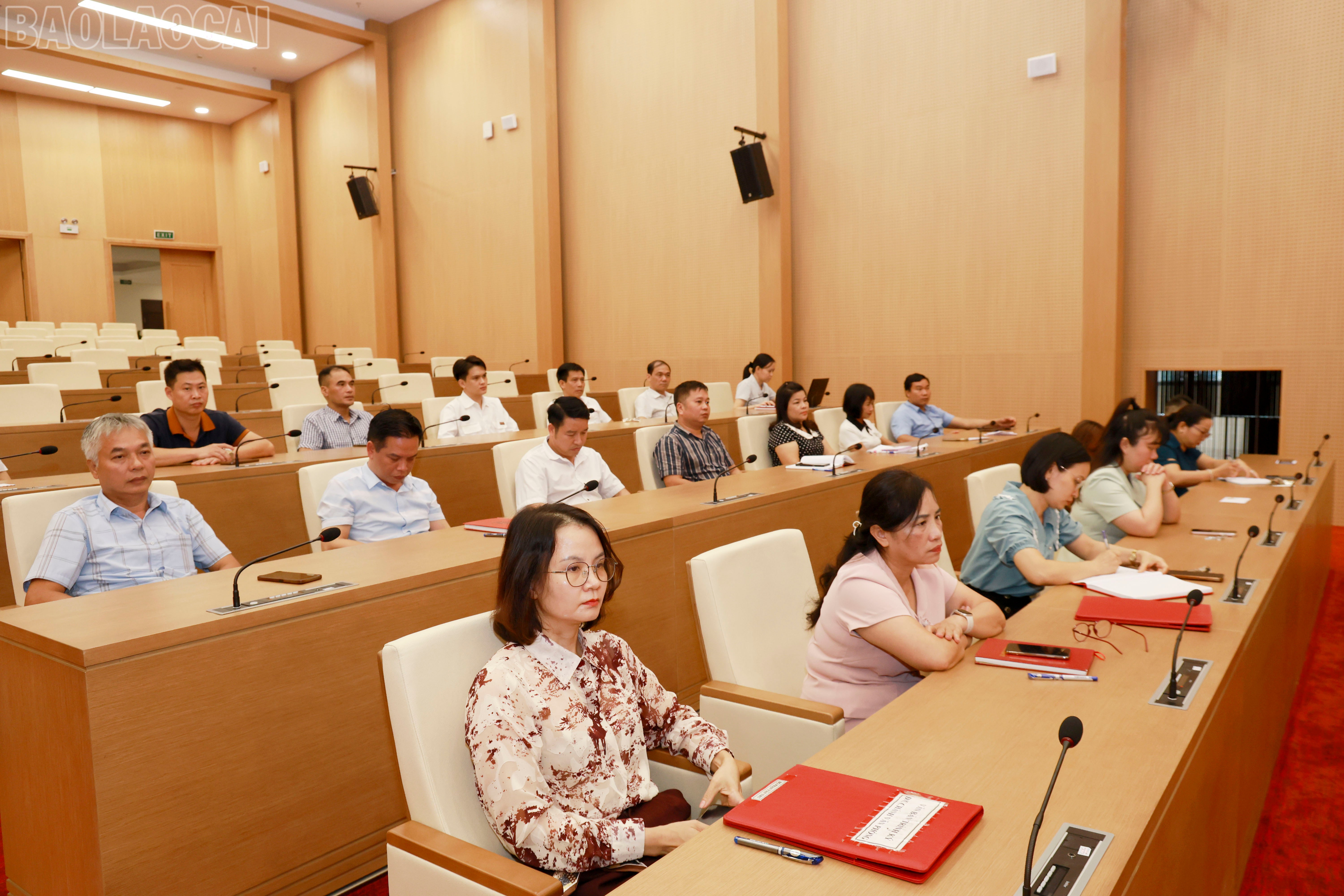 Cán bộ Văn phòng Tỉnh ủy Lào Cai đã có nhiều đổi mới về công tác quản lý, điều hành, cải cách hành chính, ứng dụng mạnh mẽ công nghệ thông tin. baolaocai-tl_060a7913.jpg