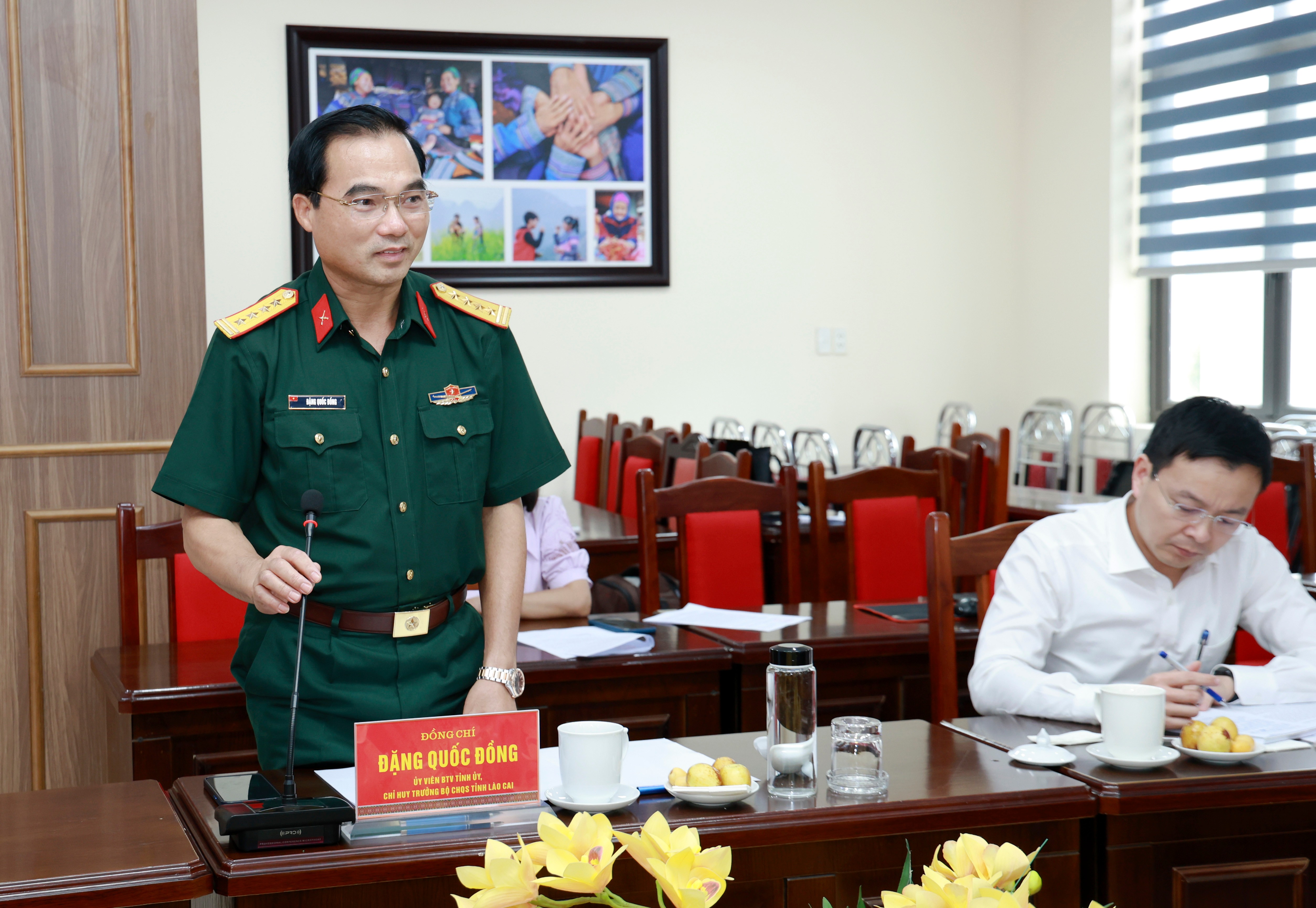 Đại tá Đặng Quốc Đồng - Ủy viên Ban Thường vụ Tỉnh ủy, Chỉ huy trưởng Bộ Chỉ huy Quân sự tỉnh phát biểu tại buổi làm việc. 060a5914.jpg