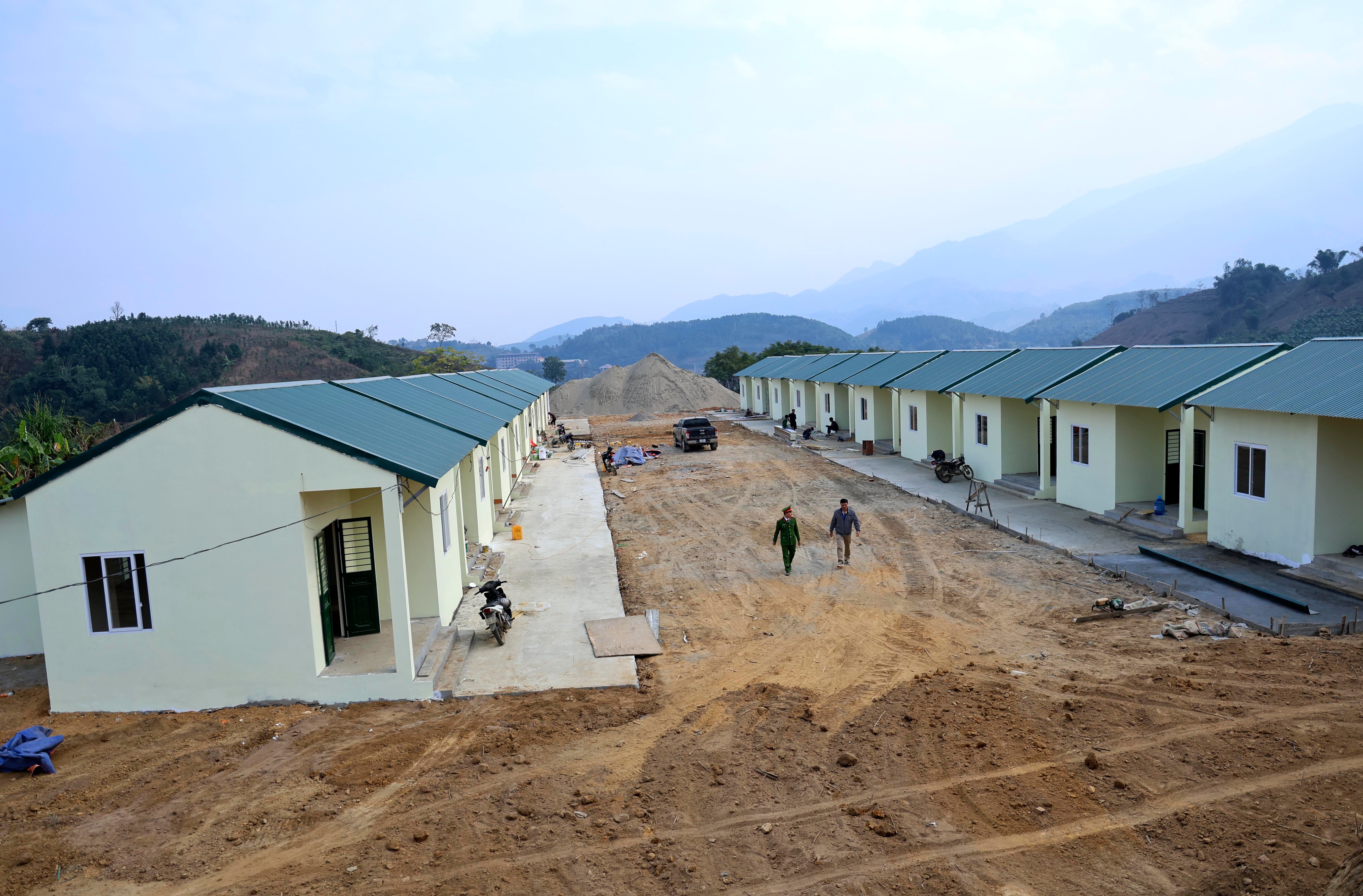 Một phần khu tái định Bản Lầu, xã Trịnh Tường, huyện Bát Xát do Bộ Công an xây tặng. 060a8161.jpg