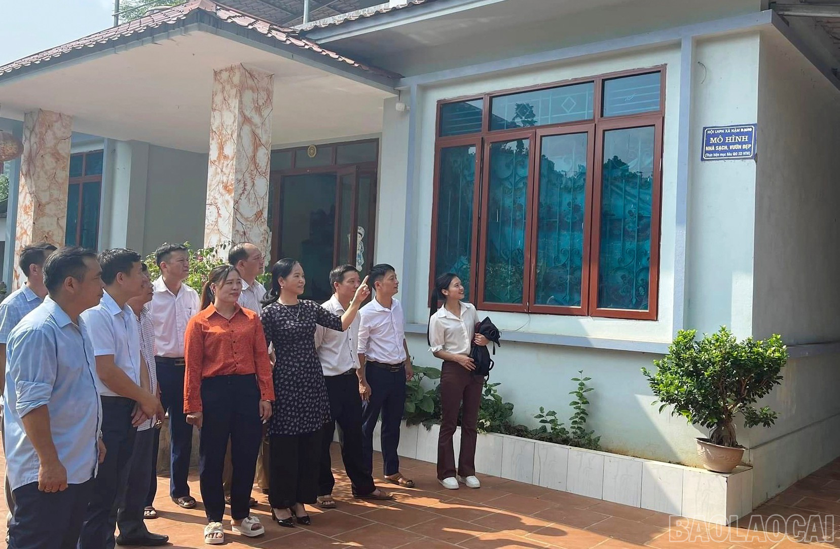 Một mô hình "Nhà sạch, vườn đẹp" tại xã Dương Quỳ do chị em làm chủ. baolaocai-br_mo-hinh-nha-sach-vuon-dep-tai-thon-nam-dinh.jpg