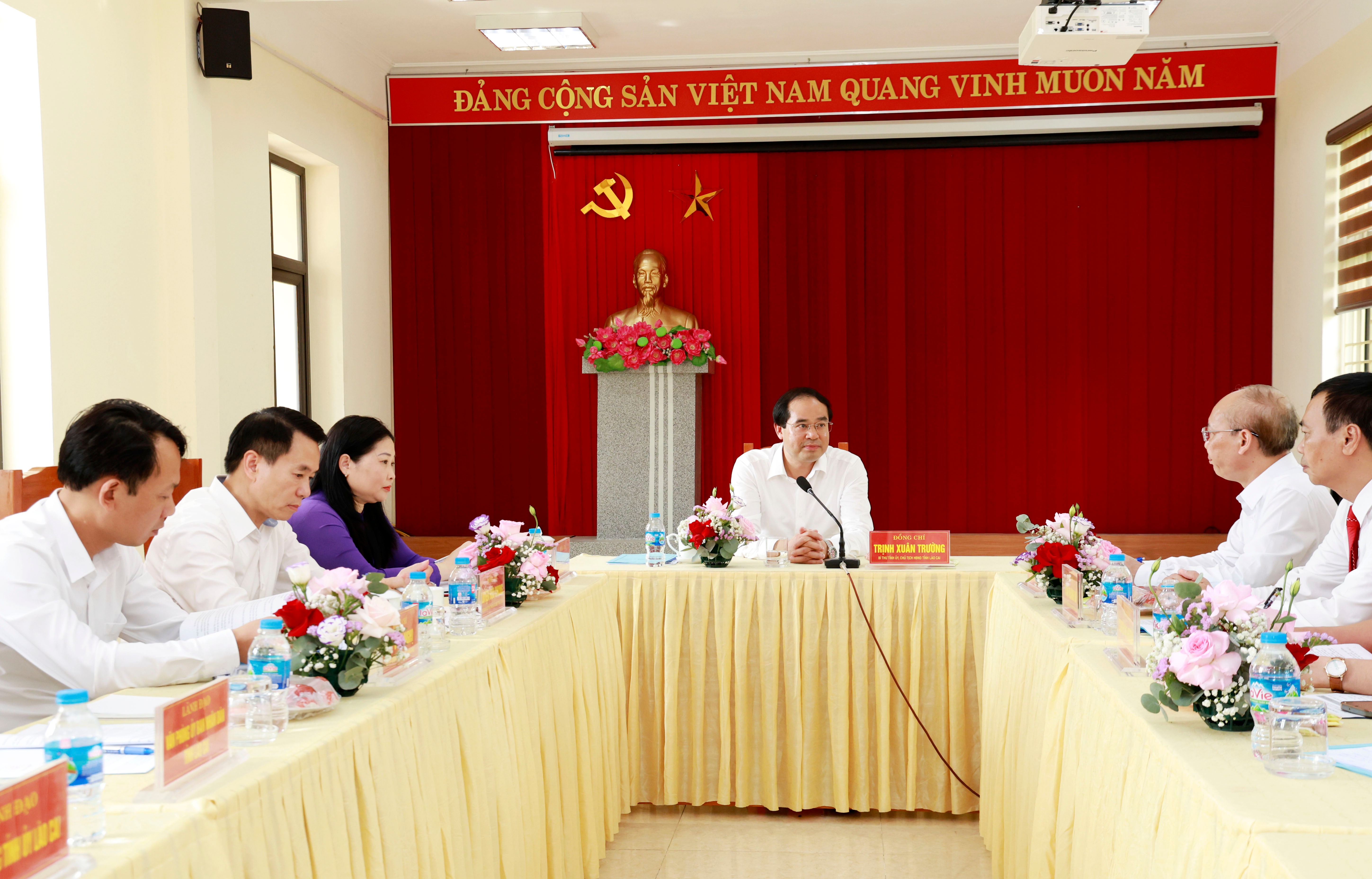 Đồng chí Bí thư Tỉnh ủy phát biểu chỉ đạo tại buổi làm việc. 060a6572.jpg