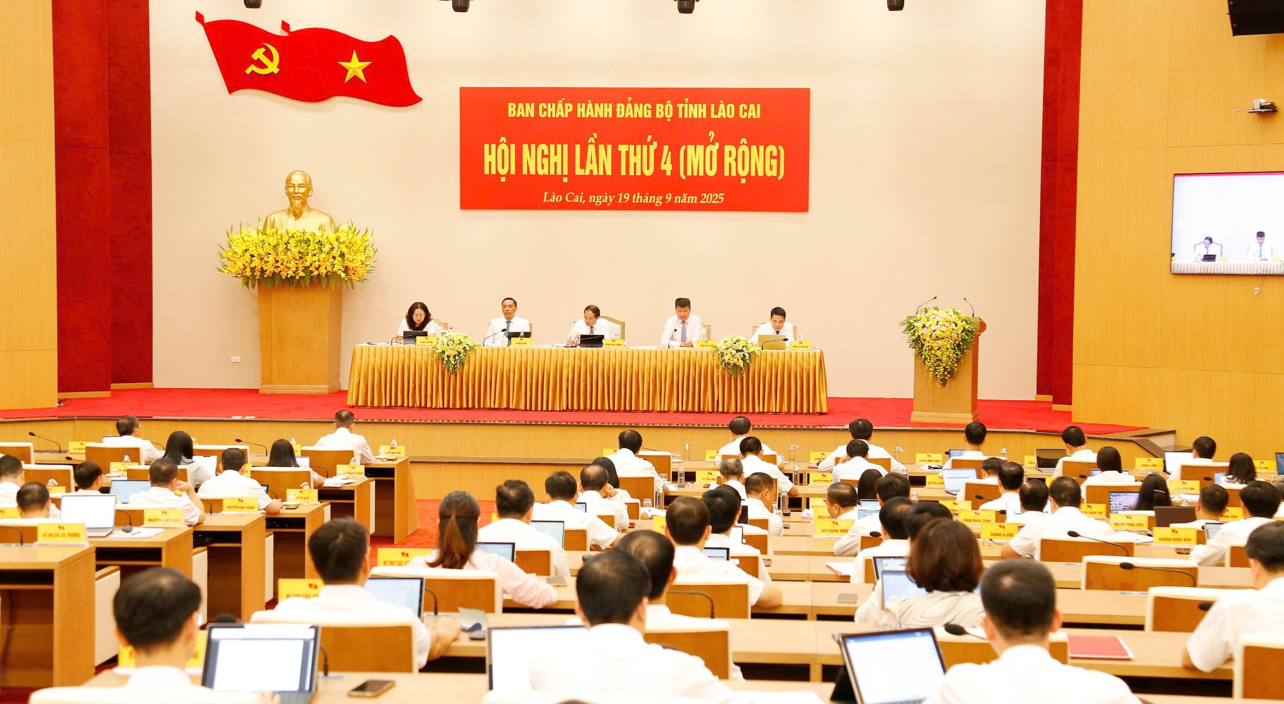 Quang cảnh hội nghị. z7028312134959-331961d2fdc6bd60f97eef0ff67b1579.jpg