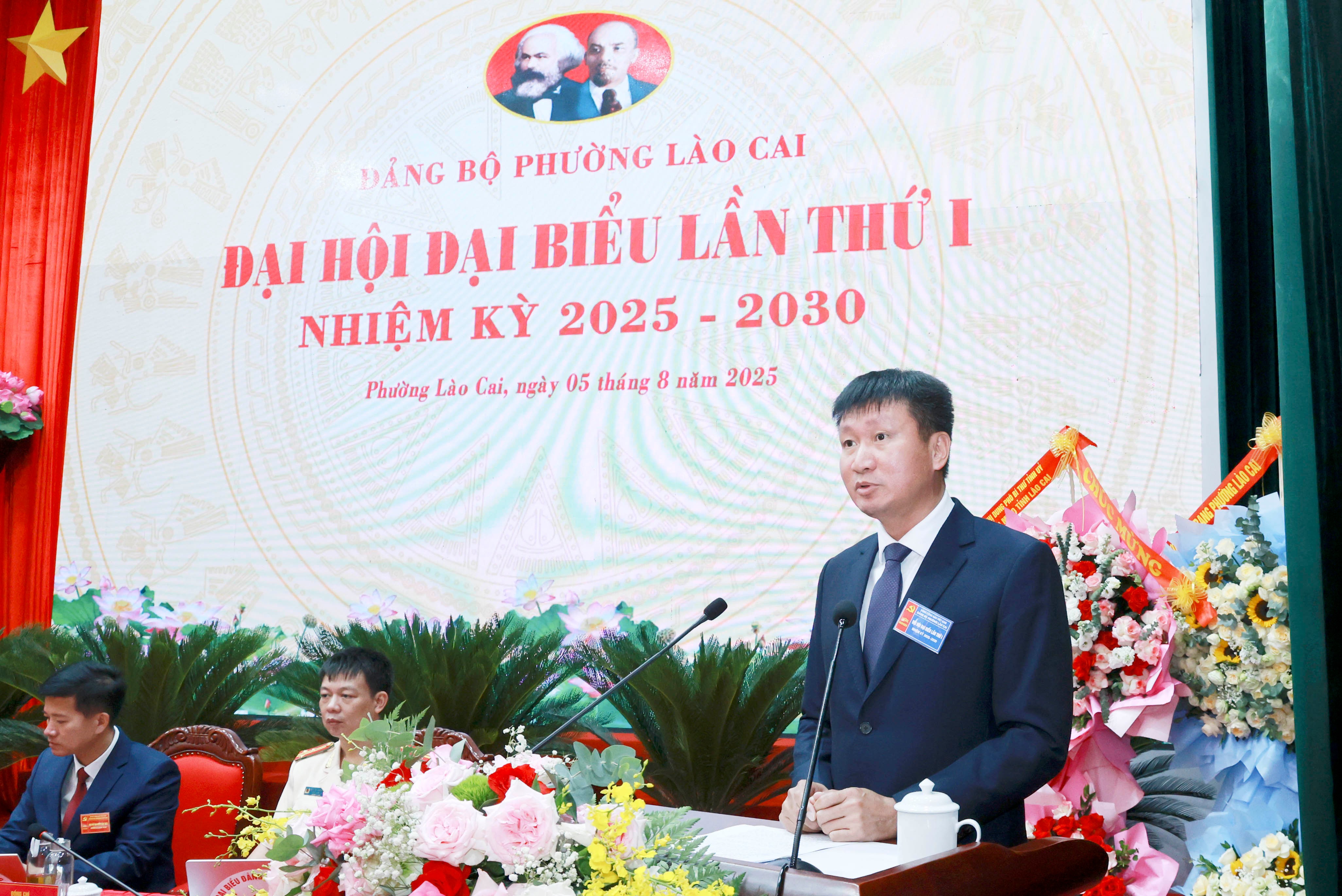 Đồng chí Chủ tịch UBND tỉnh Trần Huy Tuấn phát biểu chỉ đạo đại hội. 060a4681.jpg