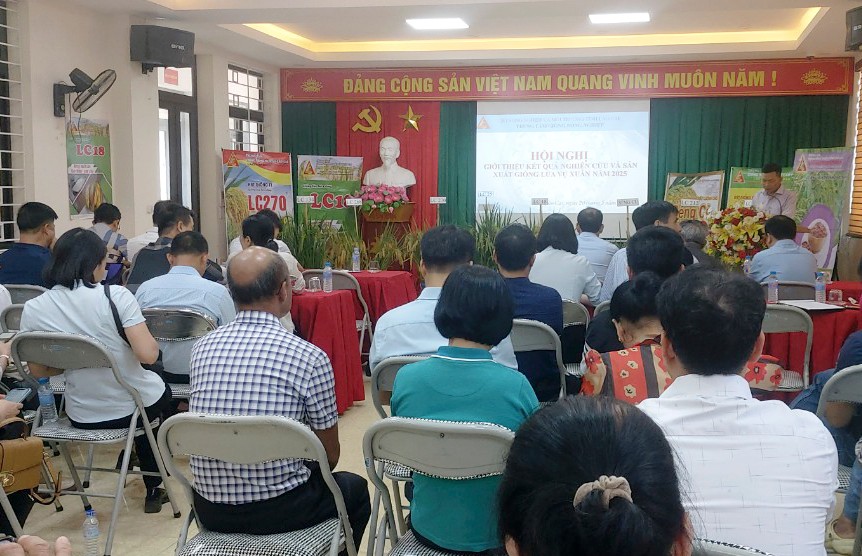 Quang cảnh hội nghị. z6620420226483-c448f0983bd846670c248a46c790a810.jpg