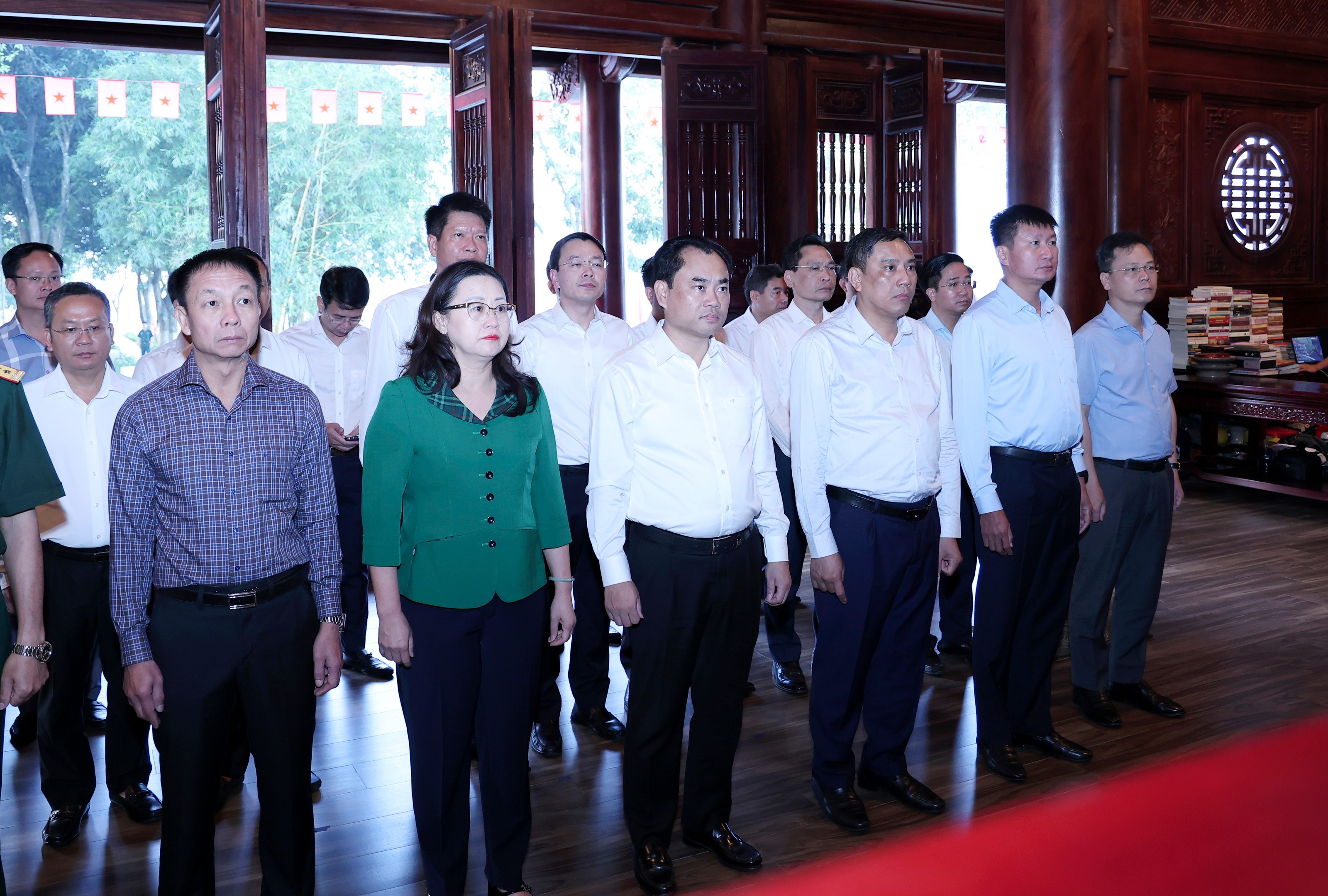 Đoàn công tác của Tỉnh ủy tại buổi Lễ dâng hương. img-7912.jpg