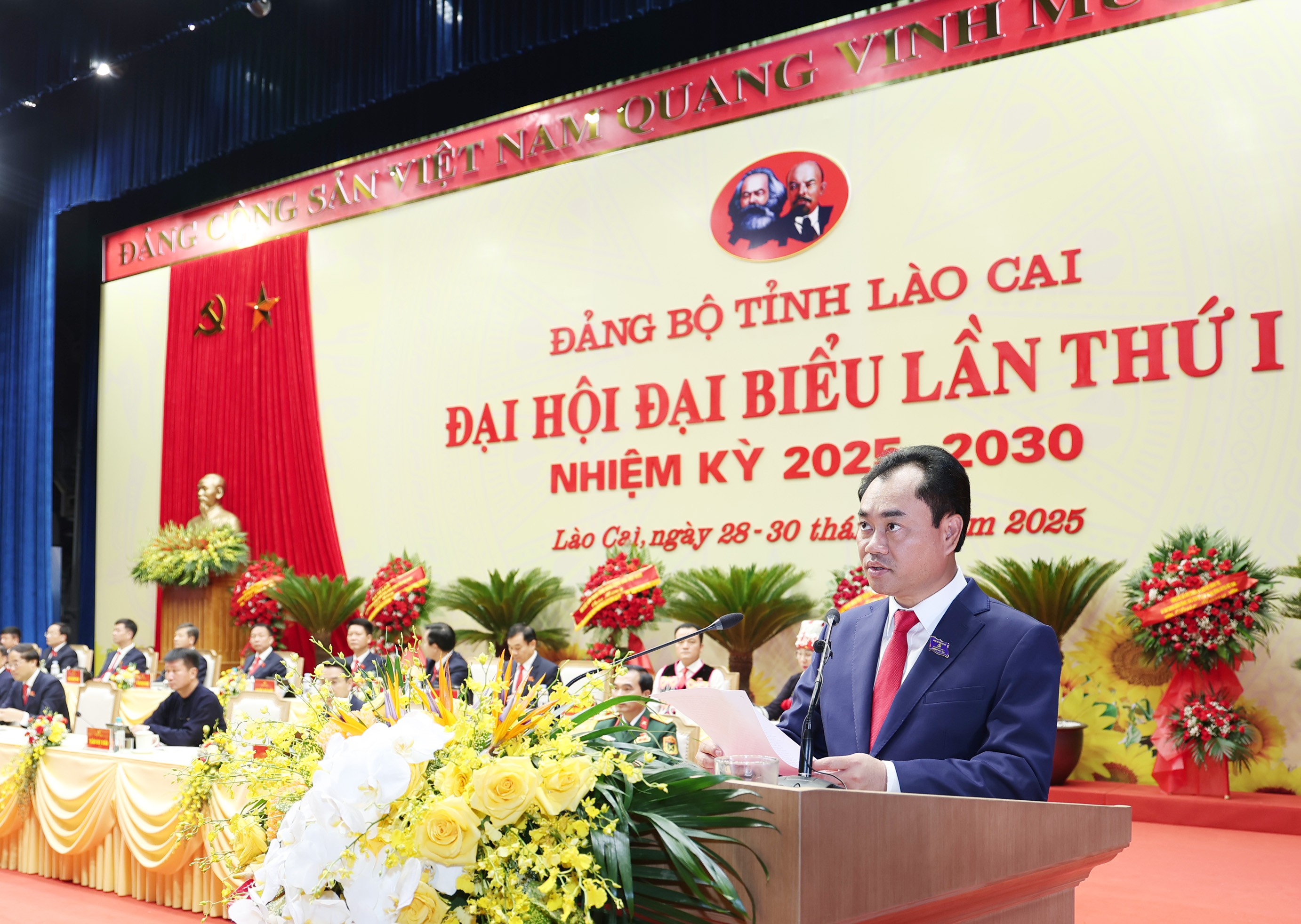 Đồng chí Trịnh Việt Hùng, Ủy viên Dự khuyết Ban Chấp hành Trung ương Đảng, Bí thư Tỉnh ủy phát biểu nhận nhiệm vụ tại Đại hội. img-2906.jpg