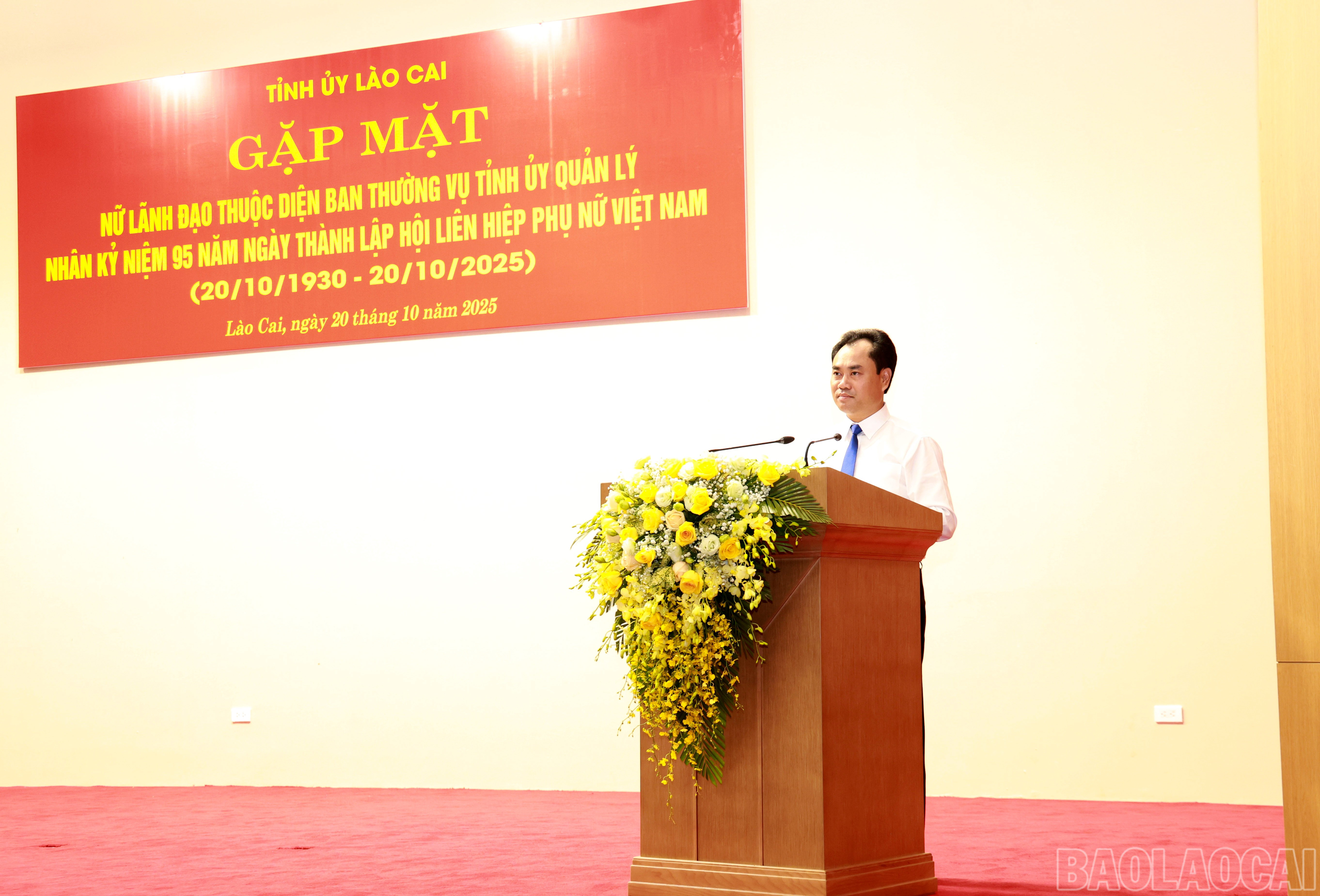 Đồng chí Bí thư Tỉnh ủy Trịnh Việt Hùng phát biểu tại buổi gặp mặt. baolaocai-br_060a9248.jpg