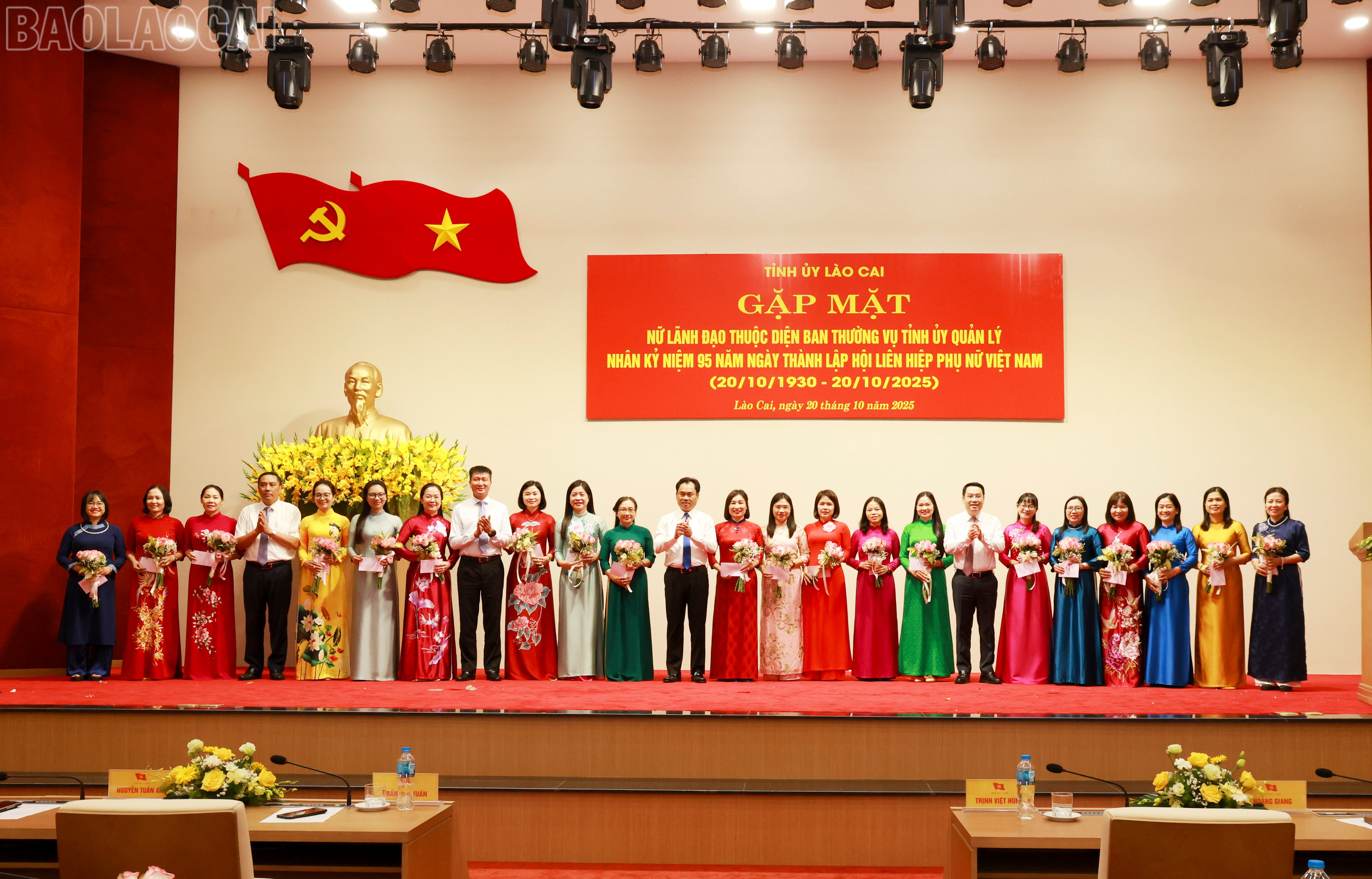 Có 82/88 nữ lãnh đạo thuộc diện Ban Thường vụ Tỉnh ủy quản lý đã tới dự buổi gặp mặt. baolaocai-tl_060a9507.jpg