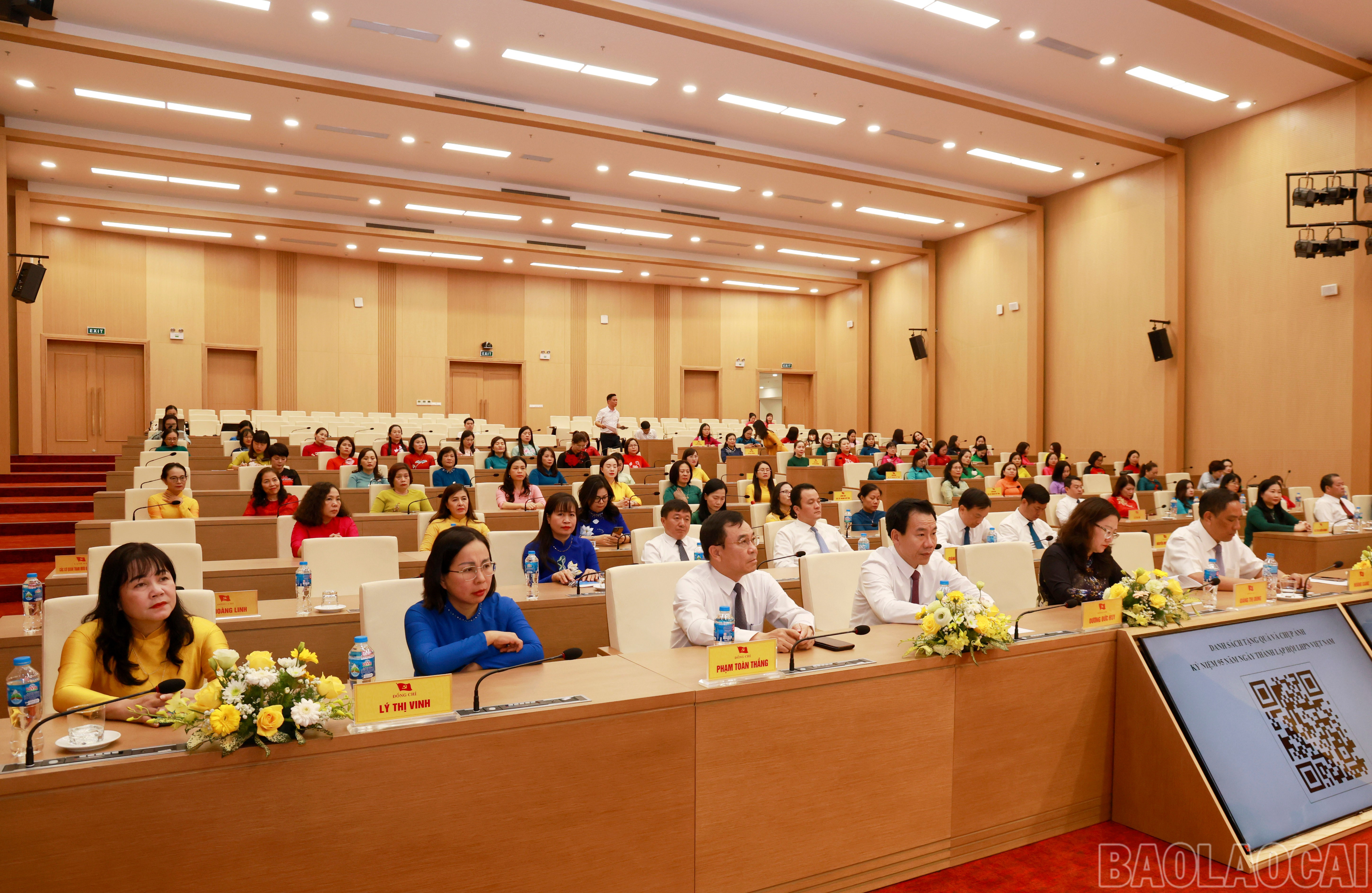 Các đại biểu tại buổi gặp mặt. baolaocai-br_060a9225.jpg