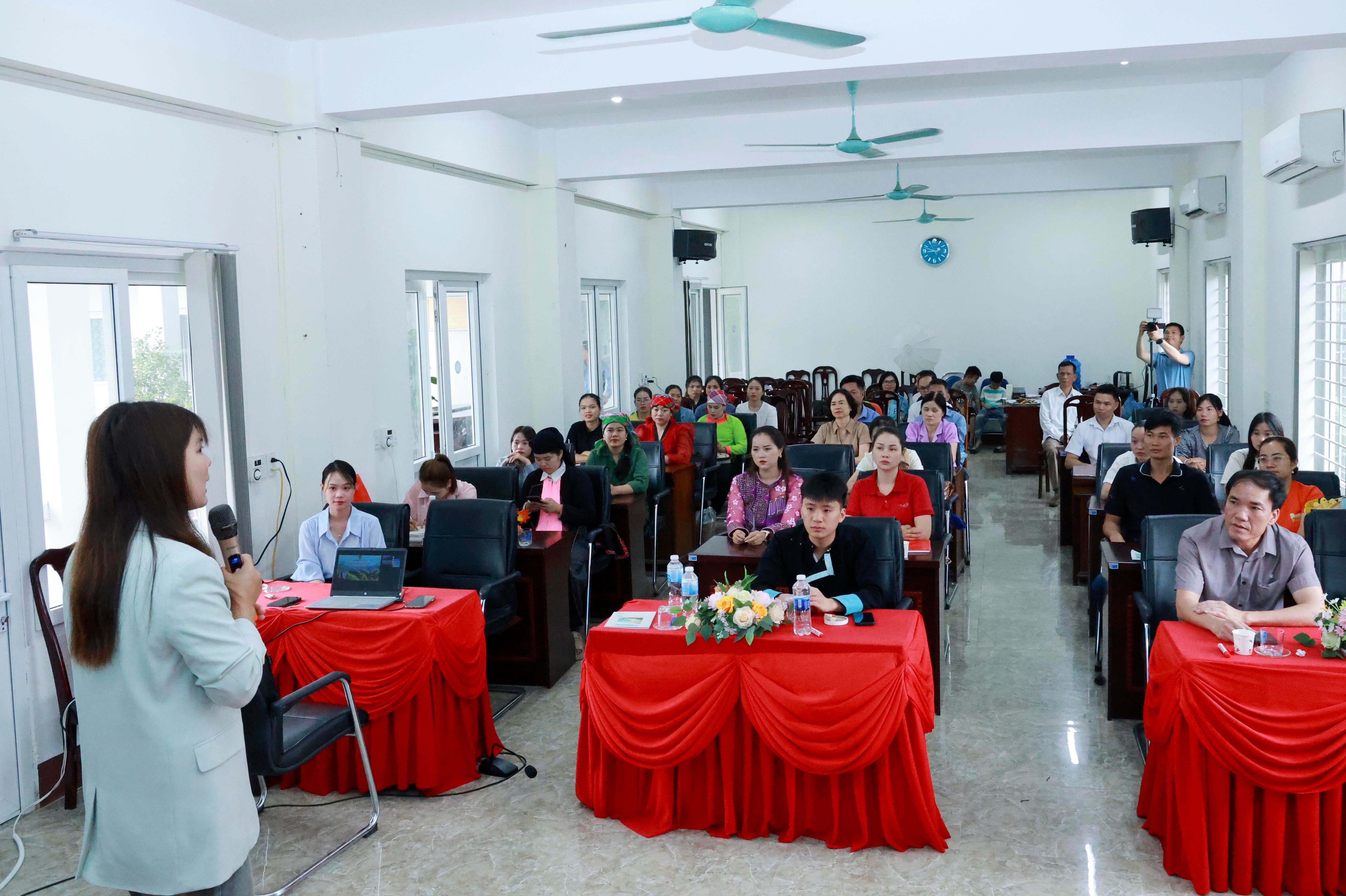 Gần 50 học viên dự hội nghị tập huấn. 060a9624.jpg