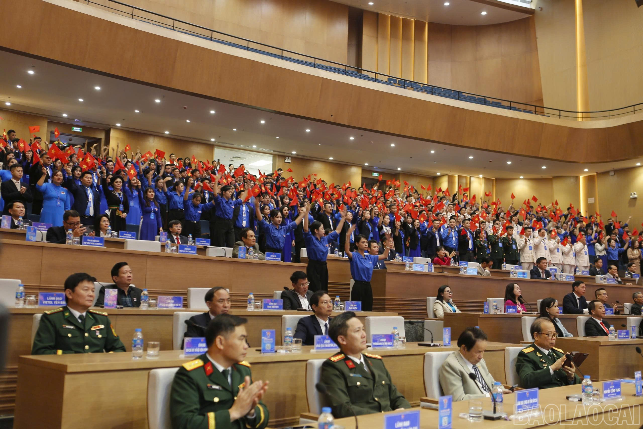 450 đại biểu tham dự đại hội, gồm 300 đại biểu chính thức và 150 đại biểu khách mời.