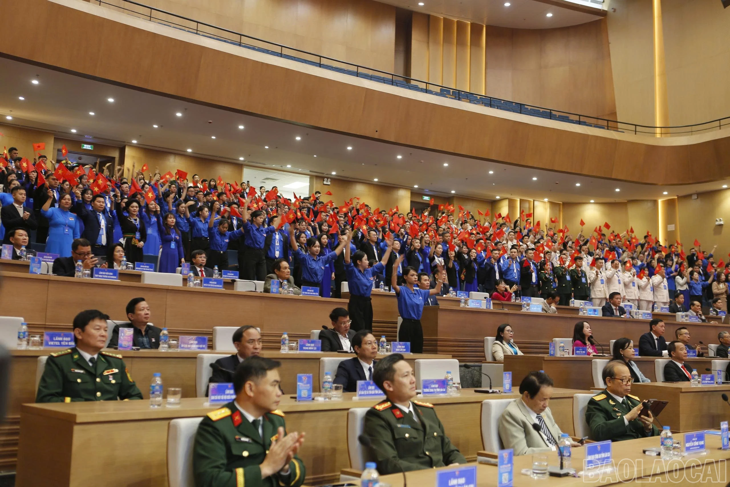 450 đại biểu tham dự đại hội, gồm 300 đại biểu chính thức và 150 đại biểu khách mời.