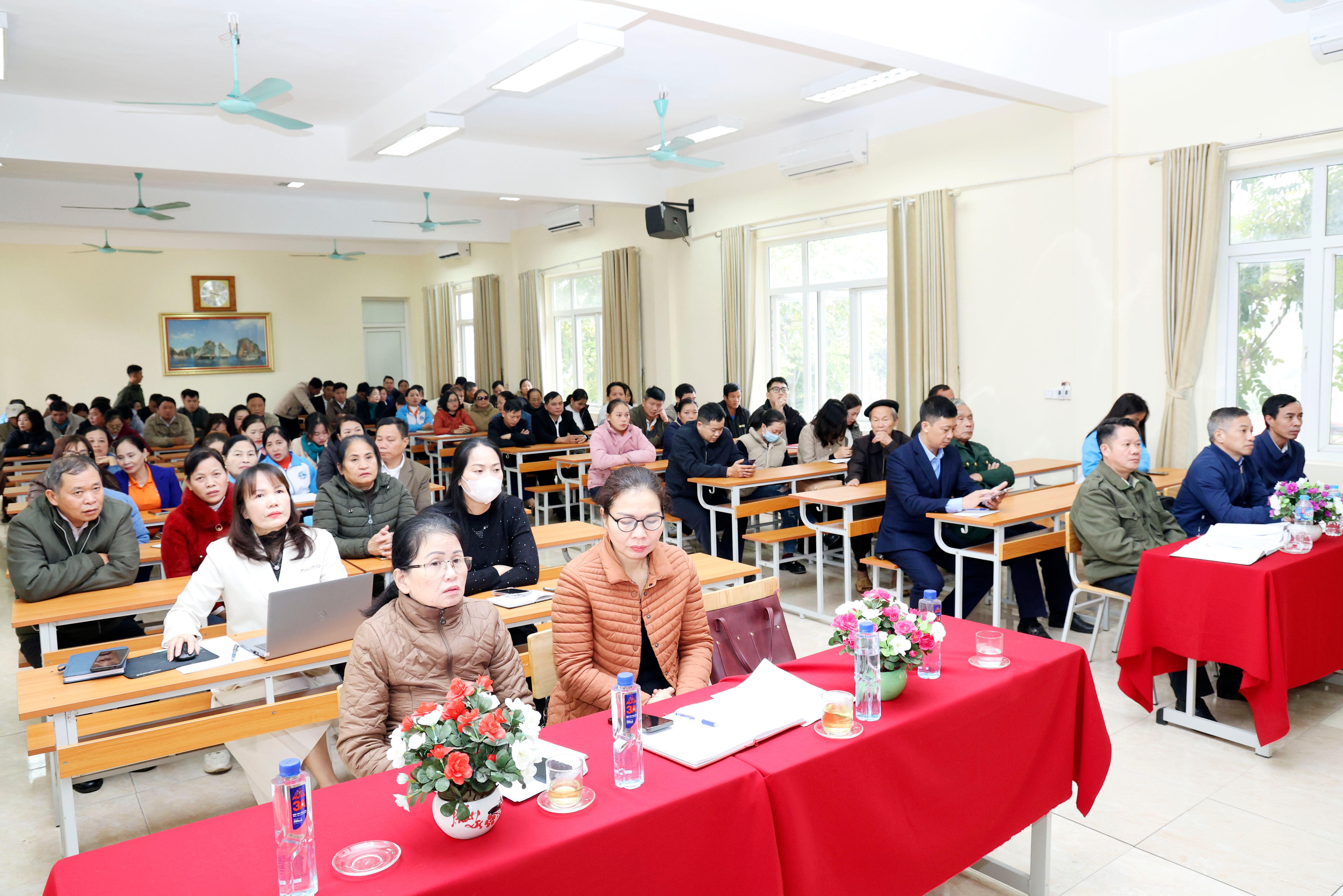 Đại biểu dự hội nghị. 060a1373.jpg