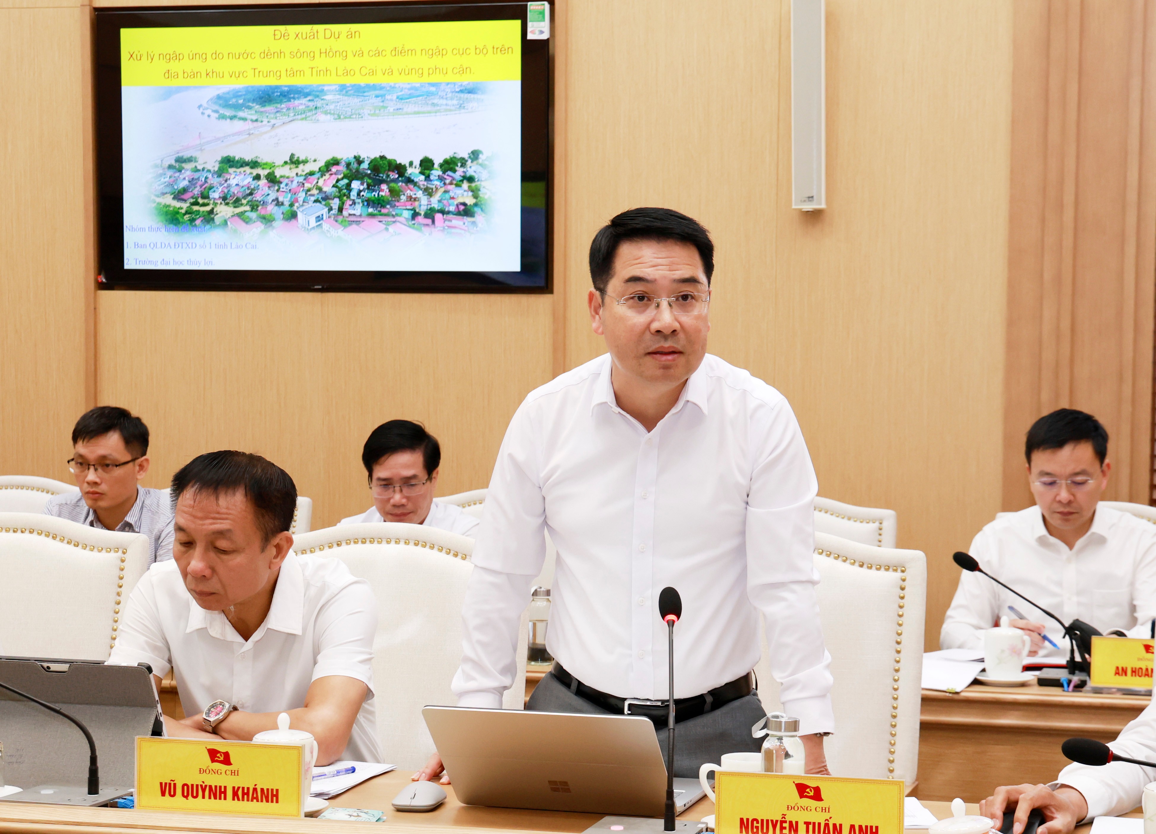 Đồng chí Nguyễn Tuấn Anh, Phó Bí thư Tỉnh ủy phát biểu. 060a8250.jpg