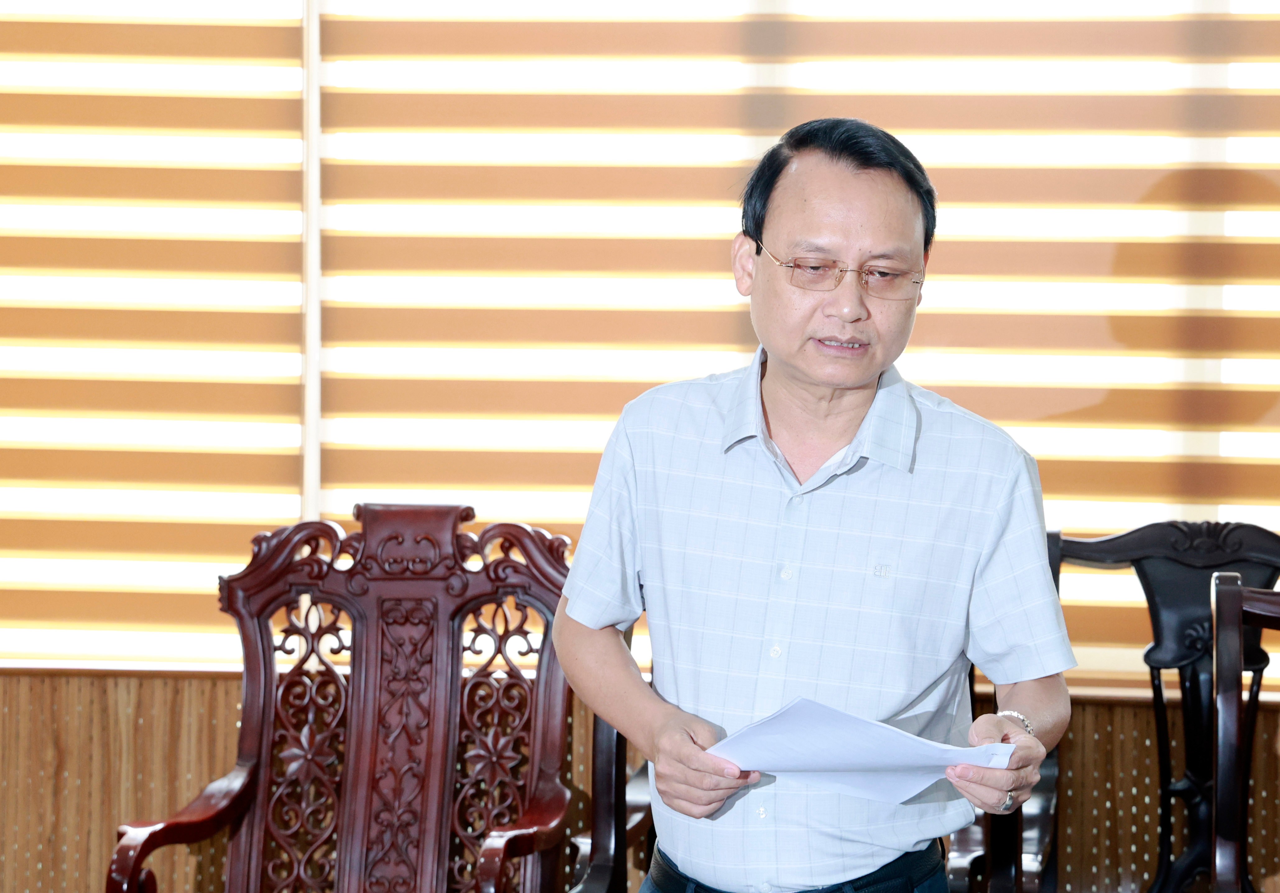 Phó Giám đốc Sở Tài chính Vũ Lân báo cáo tại hội nghị. 060a9418.jpg
